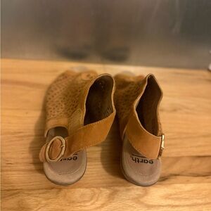 Like New Earth Cognac Perforated Slingback Sandals with Buckle